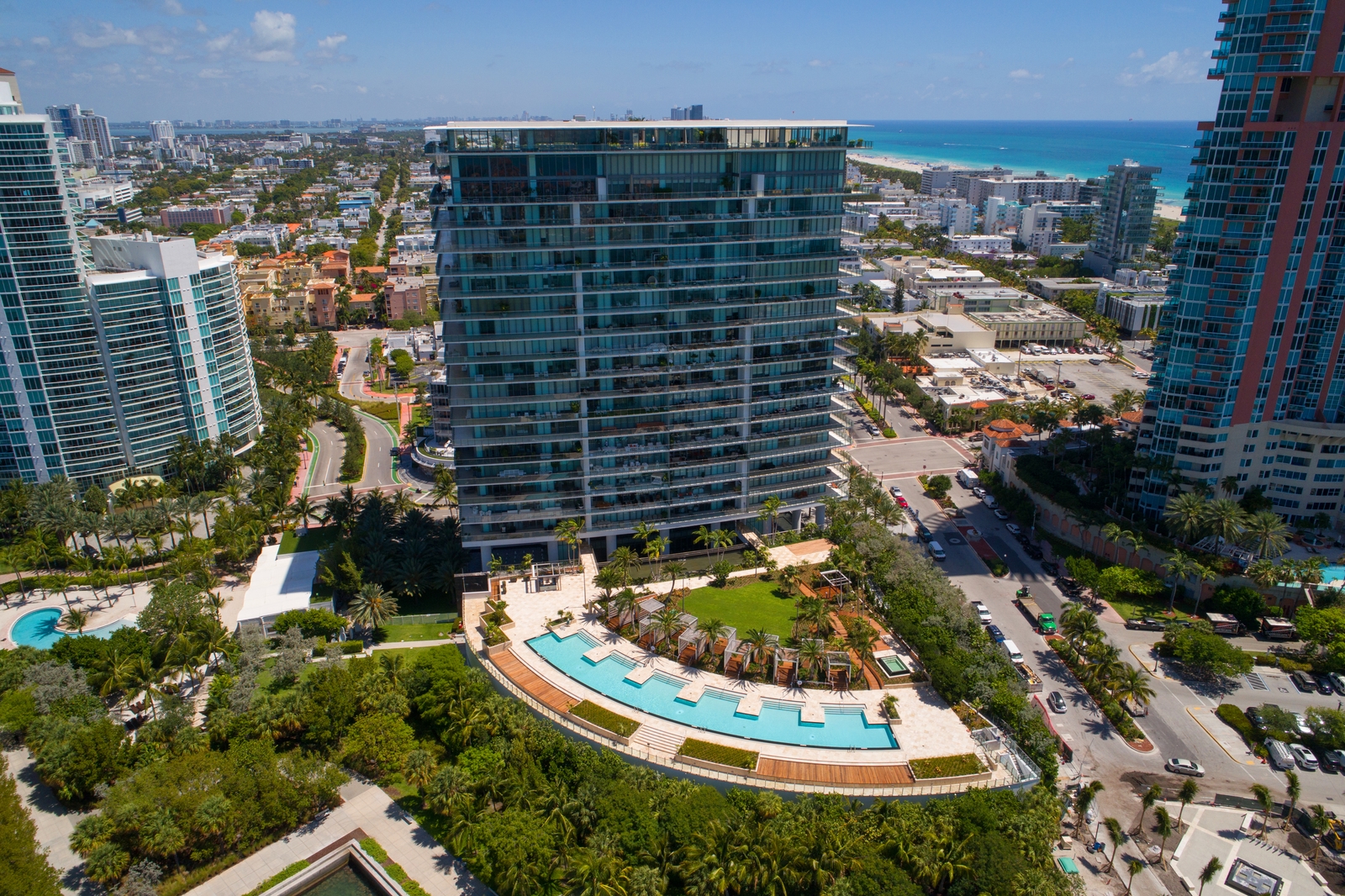 800 South Pointe Dr (Apogee Condominium), Miami Beach, Fl 33139