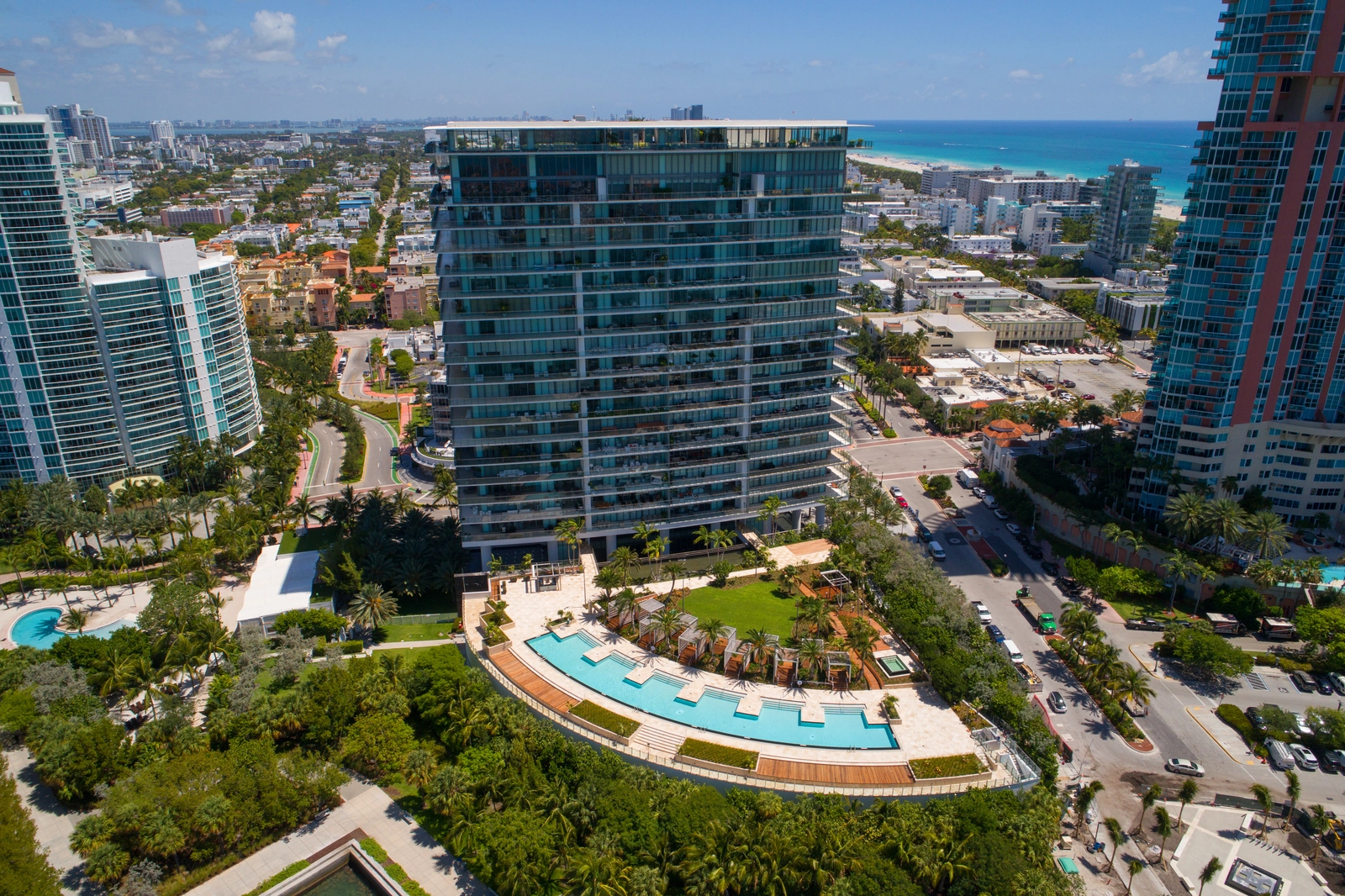 800 South Pointe Dr (Apogee Condominium), Miami Beach, Fl 33139